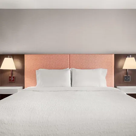 Hampton Inn & Suites Fresno-3
