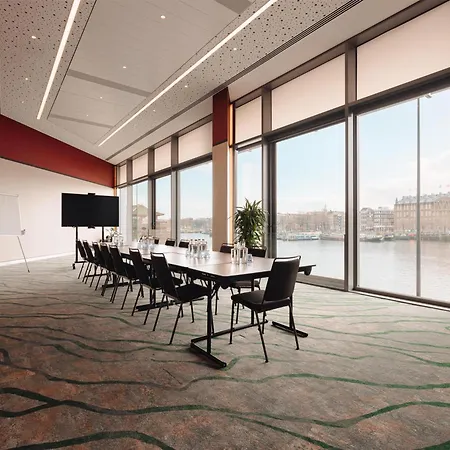 Doubletree By Hilton Amsterdam Centraal Station-3