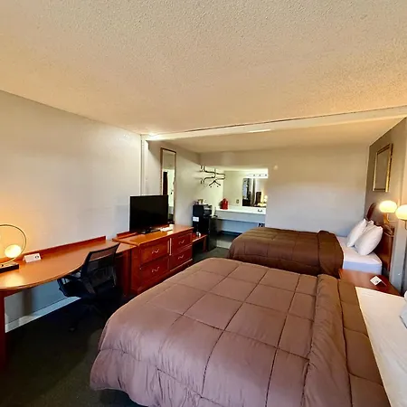 Ozark Inn & Suites-3