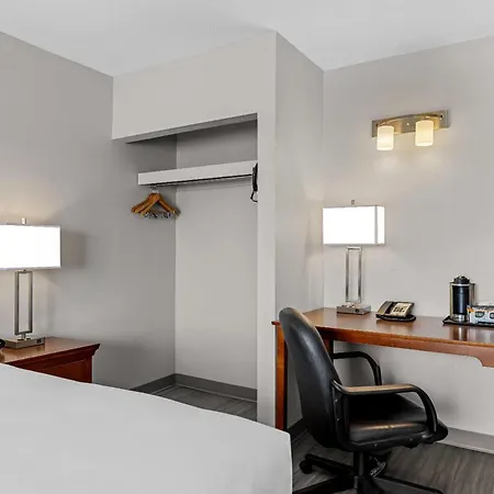 Travelodge Suites By Wyndham Regina - Eastgate Bay-3