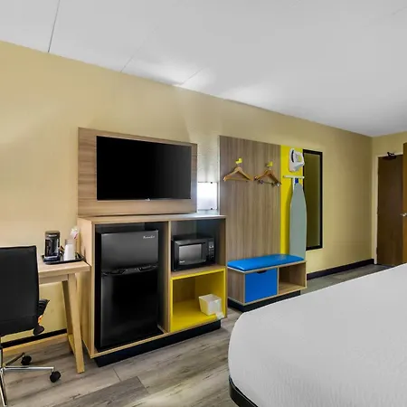 Days Inn By Wyndham Minot-3