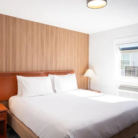 Travelodge By Wyndham Langley-3