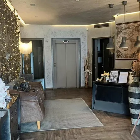All Seasons Residence Design Hotel - Free Parking-3