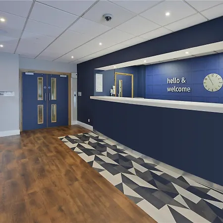 Travelodge Cardiff Central-2
