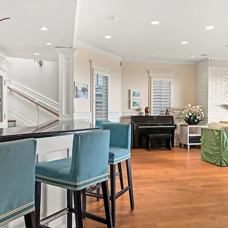 Malibu Dunes By Fieldtrip Expansive Hamptons-Style Estate W Private Beach Backyard-2