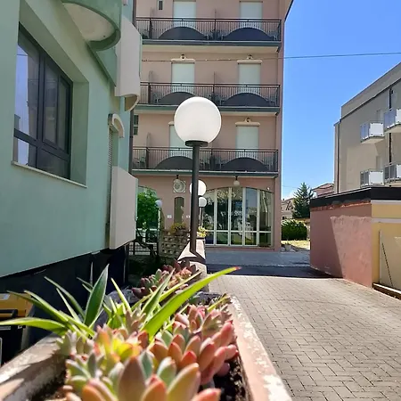 Hotel Anita B&B sul lungomare-3