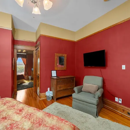 Elkader Jailhouse Inn-2