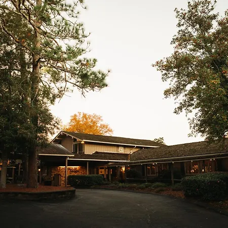 Pine Needles Lodge-2