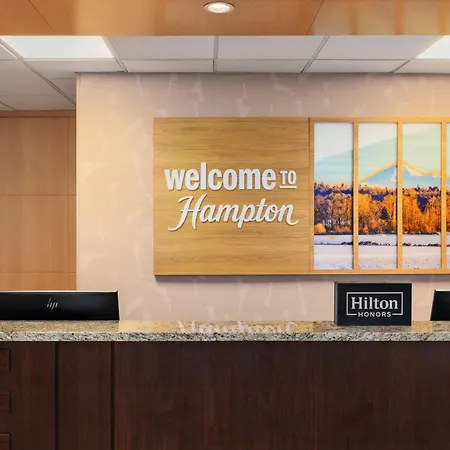 Hampton Inn & Suites By Hilton Langley-Surrey-3