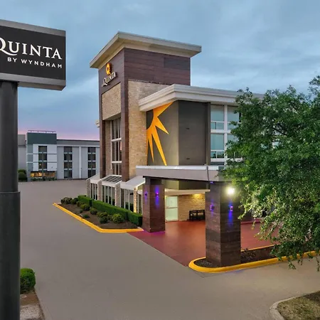 La Quinta By Wyndham Dallas I-35 Walnut Hill Ln-2