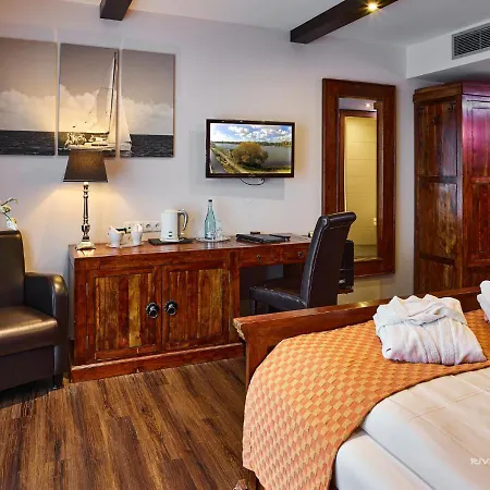 Riverside Hotel-3