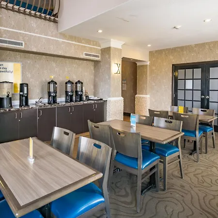 Days Inn & Suites By Wyndham Brandon-3