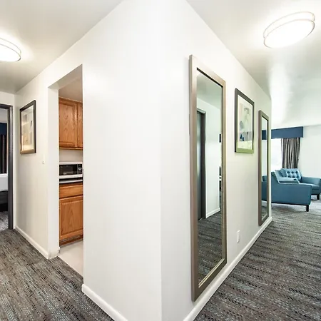 Oyster Bay Inn & Suites-3