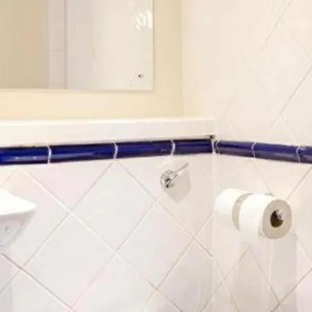 Travelodge Perth A9-2