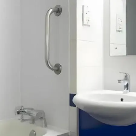 Travelodge Cardiff Central-3