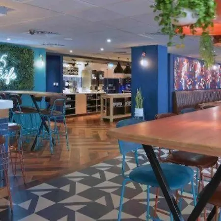 Travelodge Stansted Great Dunmow-3