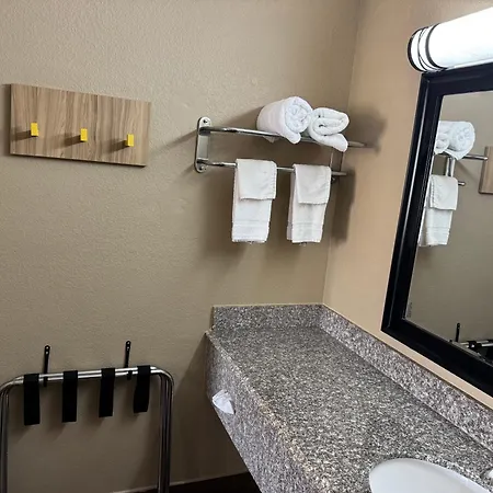 Super 8 By Wyndham Tulsa - Route 66-2
