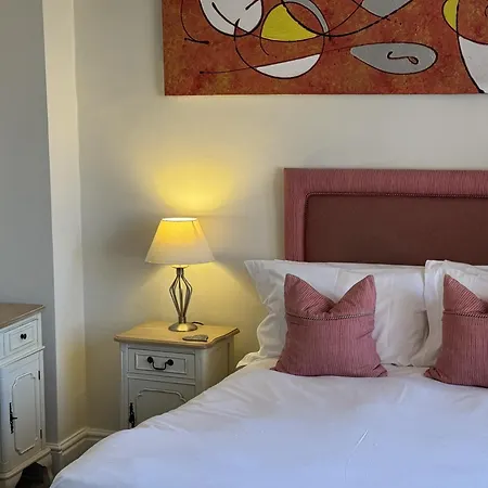 The Old Fourpenny Shop Hotel-3