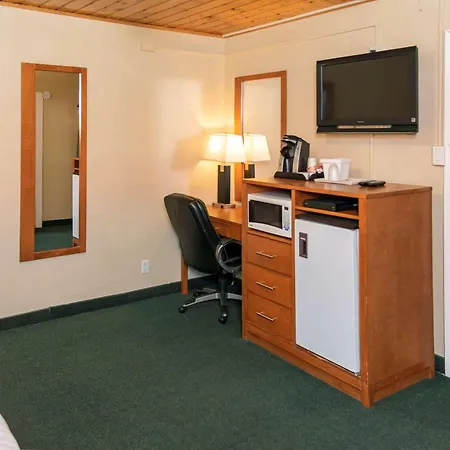 Econo Lodge Inn & Suites Medicine Hat Highway 1-3
