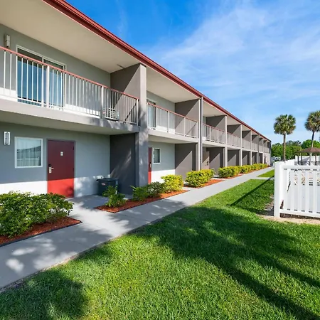 Quality Suites Wildwood - The Villages-3