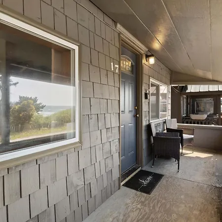 Oceanside Ocean Front Cabins-3