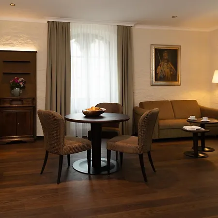 Altstadthotel Arch-3
