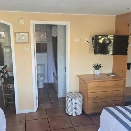 Sunny Cove Motel-2