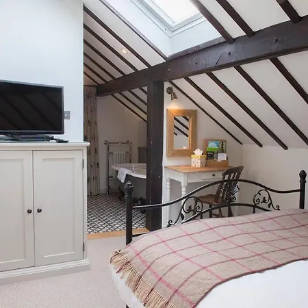 Tudor Farmhouse Hotel-2