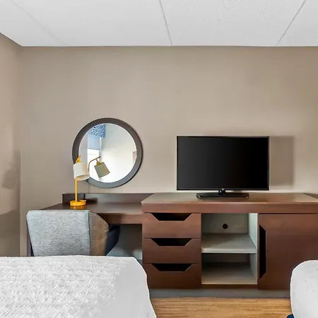 Hampton Inn & Suites Scottsburg-2