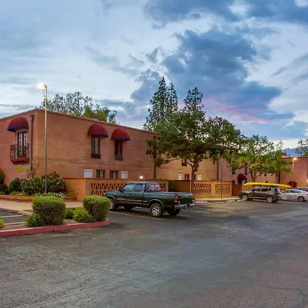 Comfort Suites Tucson Near Sabino Canyon-3