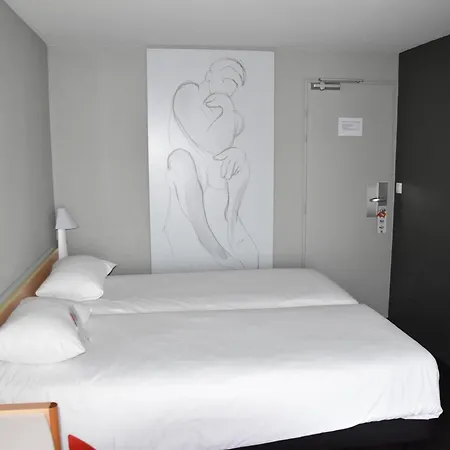 Ibis Rochefort-3