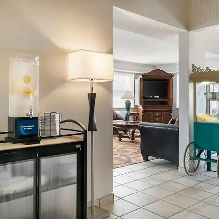 Quality Inn & Suites Manistique-2