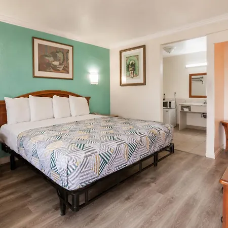 Vagabond Inn Hemet-3
