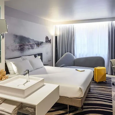 Novotel Edinburgh Centre-2