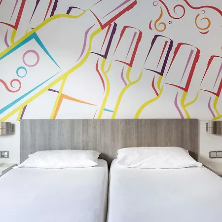 Ibis Styles Madrid Prado-3