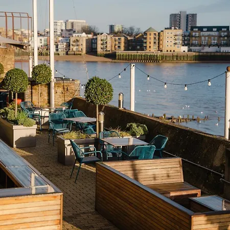 A&O London Docklands Riverside-3