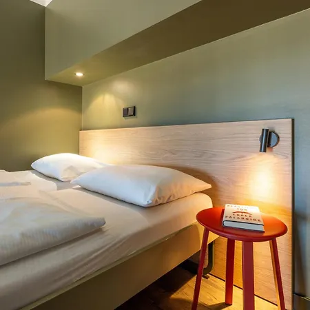 Meininger Hotel Berlin Mitte-3