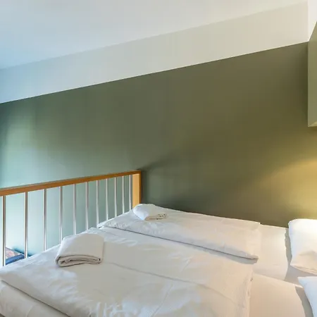 Meininger Hotel Berlin Mitte-2