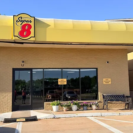 Super 8 By Wyndham Macomb-3