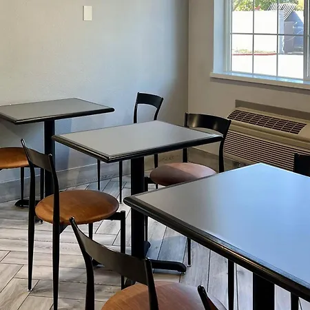 Quality Inn Tracy I-205-3