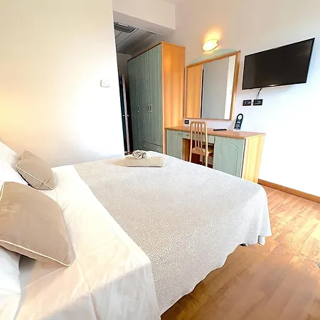 Hotel President-3