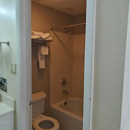 Travelodge By Wyndham Richmond Kentucky-2