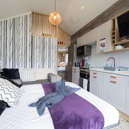 Woods Meadow Glamping-3