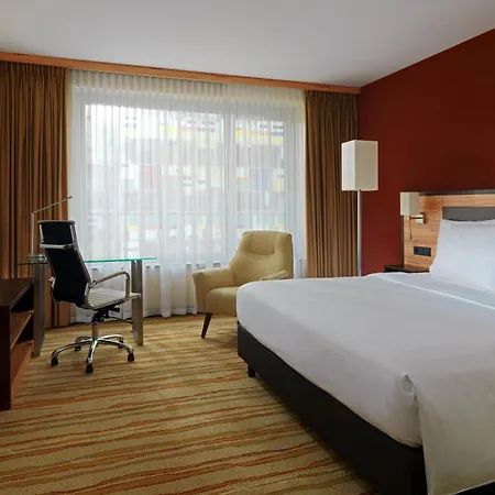 Courtyard By Marriott Duesseldorf Hafen-3