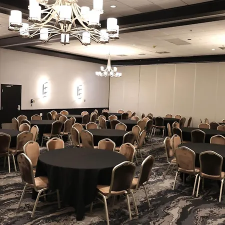 Travelodge By Wyndham Quebec City Hotel & Convention Centre-2