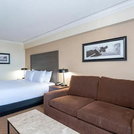 Sandman Signature Vancouver Airport Hotel & Resort-3