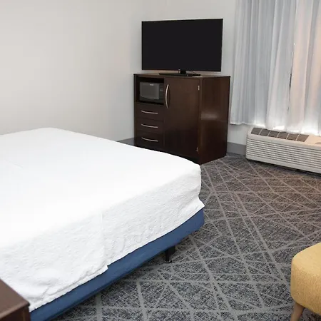Hampton Inn & Suites Williamsport - Faxon Exit-3
