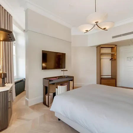 Small Luxury Hotel Ambassador Zurich-3
