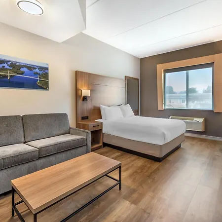 Best Western Plus 1000 Islands Hotel & Suites- Newly Renovated-3