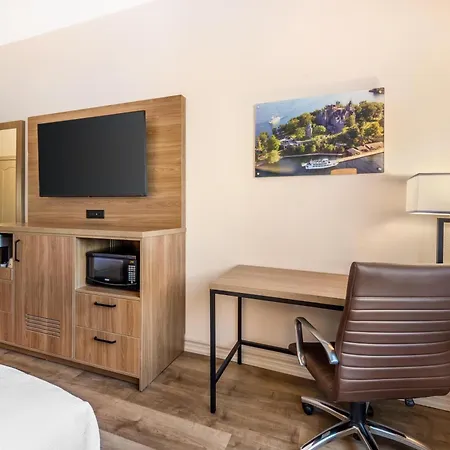 Best Western Plus 1000 Islands Hotel & Suites- Newly Renovated-2